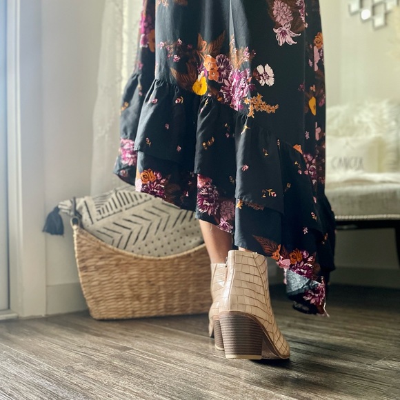 Blush Pink Patent Leather Ankle Booties Size 8 - Picture 9 of 10